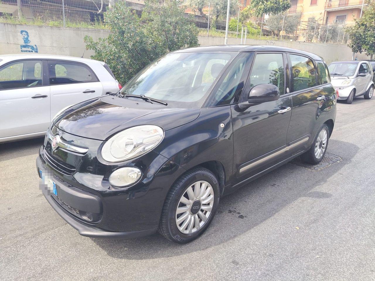 Fiat 500L 2015 — interior