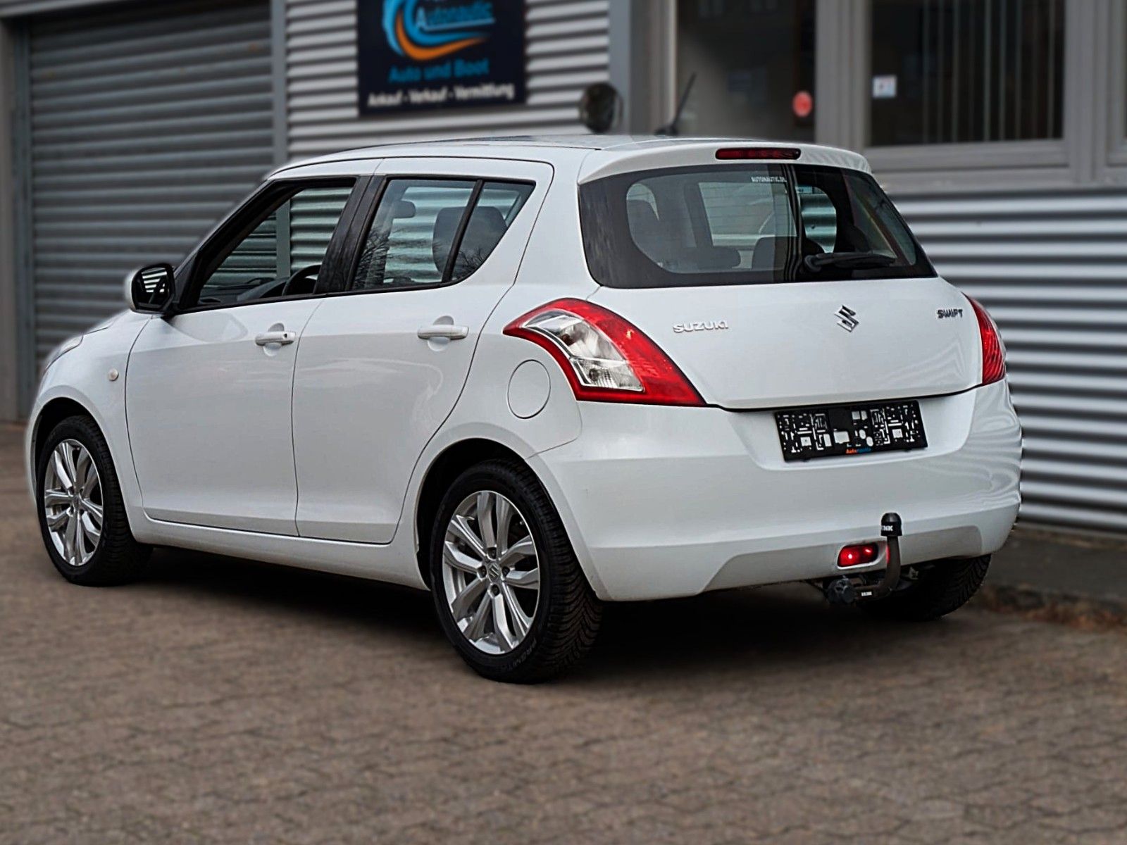 Fahrzeugabbildung Suzuki Swift 1.2 KLIMA TEMPOMAT ALLWETTER AHK ALU