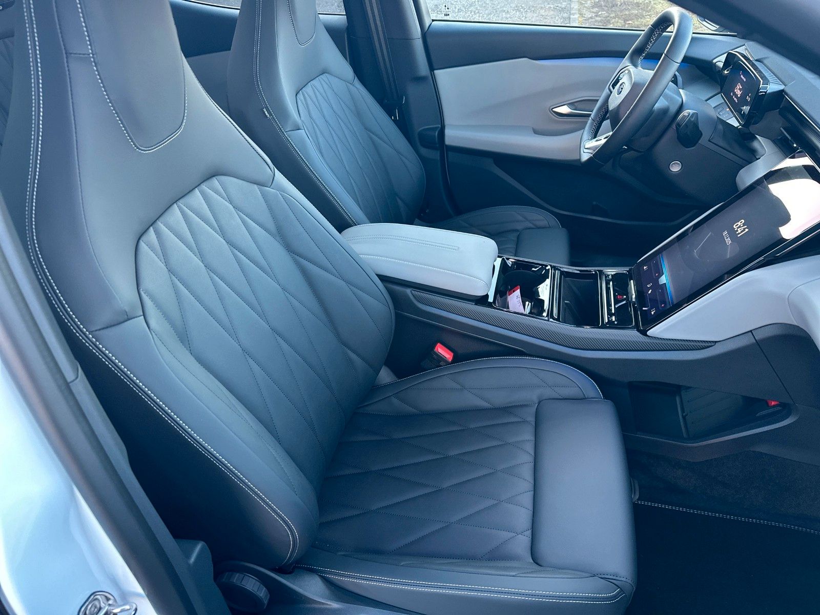 Fahrzeugabbildung Ford Capri AWD Premium, PANORAMADACH, AHK SCHWENKBAR