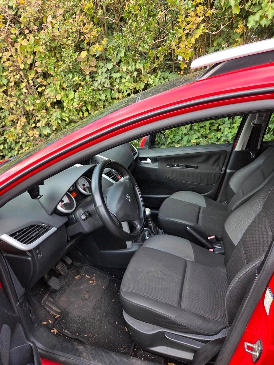 Peugeot 207 2011 — photo 7
