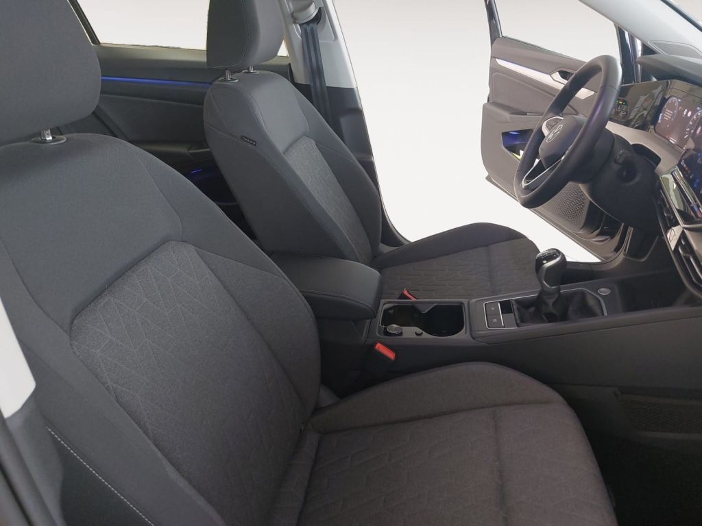 Fahrzeugabbildung Volkswagen Golf Variant 1.5 TSI Life Standheizung AHZV