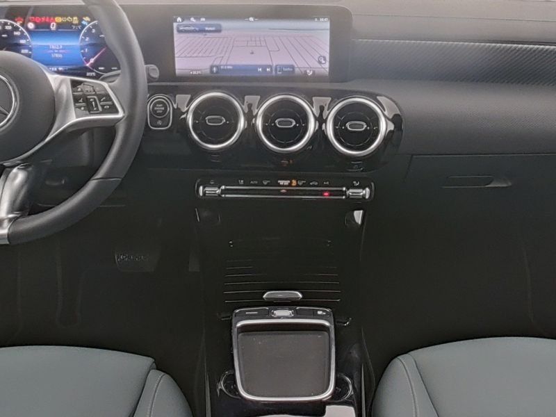Fahrzeugabbildung Mercedes-Benz CLA 180 SB Progressive*LED*Kamera*Easy-Pack*MBUX