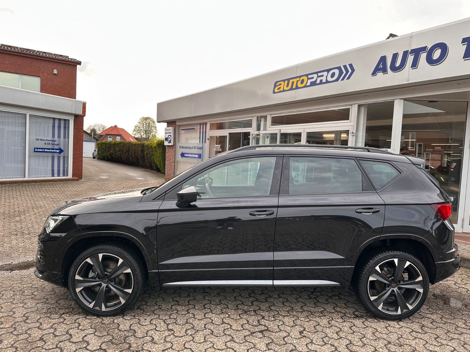 Fahrzeugabbildung CUPRA Ateca 1.5 TSI DSG ACC/Navi/SHZG/eHeck/LED/Travel