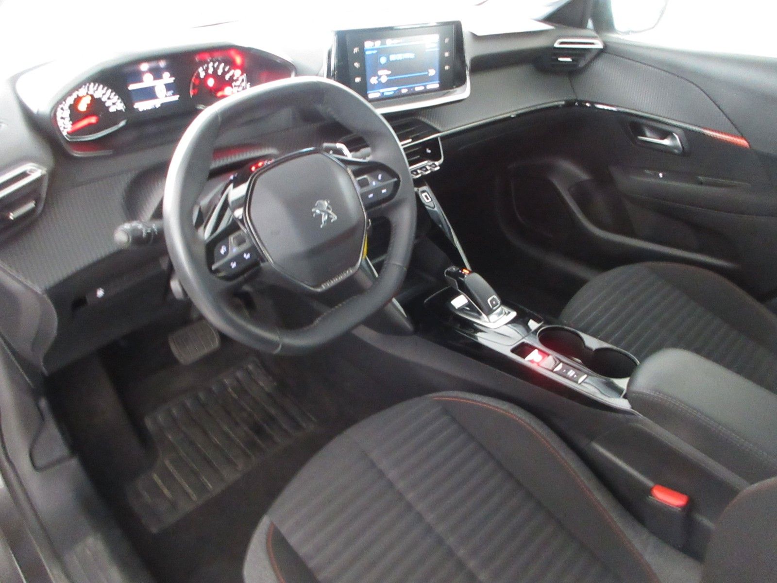 Fahrzeugabbildung Peugeot 208 Active Pack 1.2T LED/NAVI/SHZ/PDC/ALU