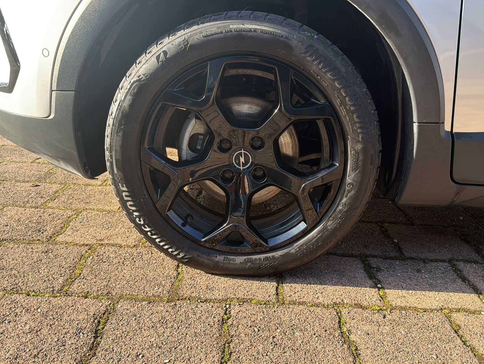 Fahrzeugabbildung Opel Crossland Elegance