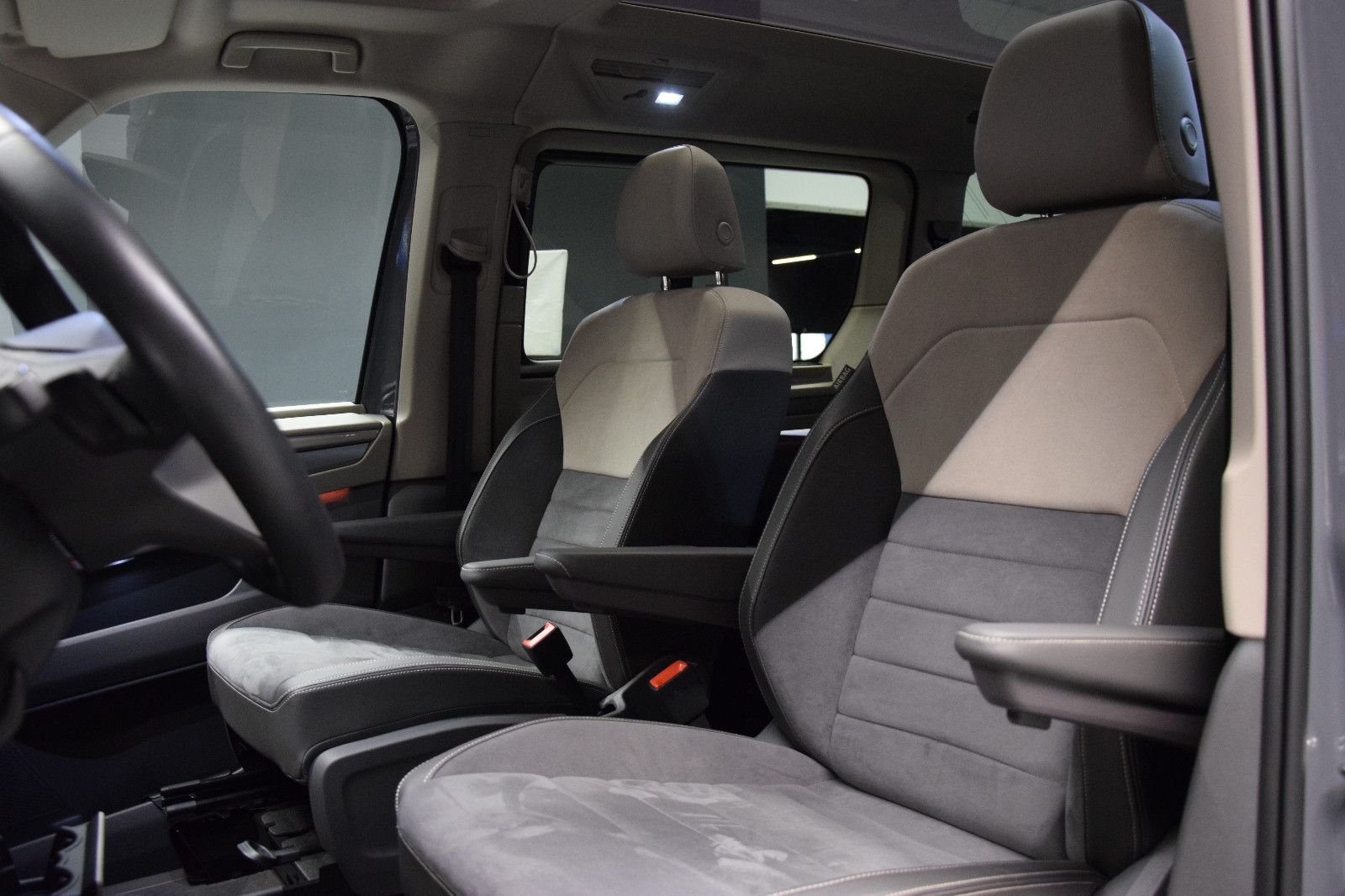 Fahrzeugabbildung Volkswagen T7 Multivan style lang Pano AHK ACC Standheizung
