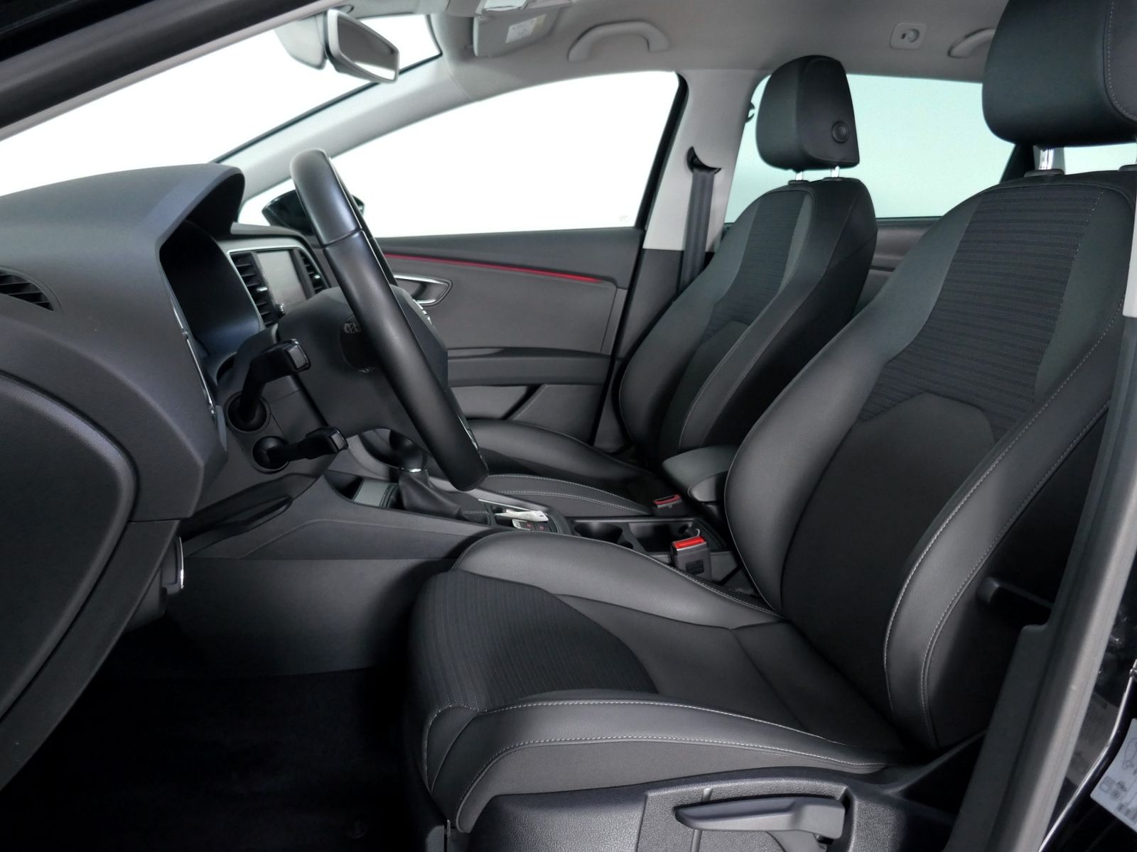 Fahrzeugabbildung SEAT Leon ST Xcellence 1.4 TSI | LED RFK GRA Navi