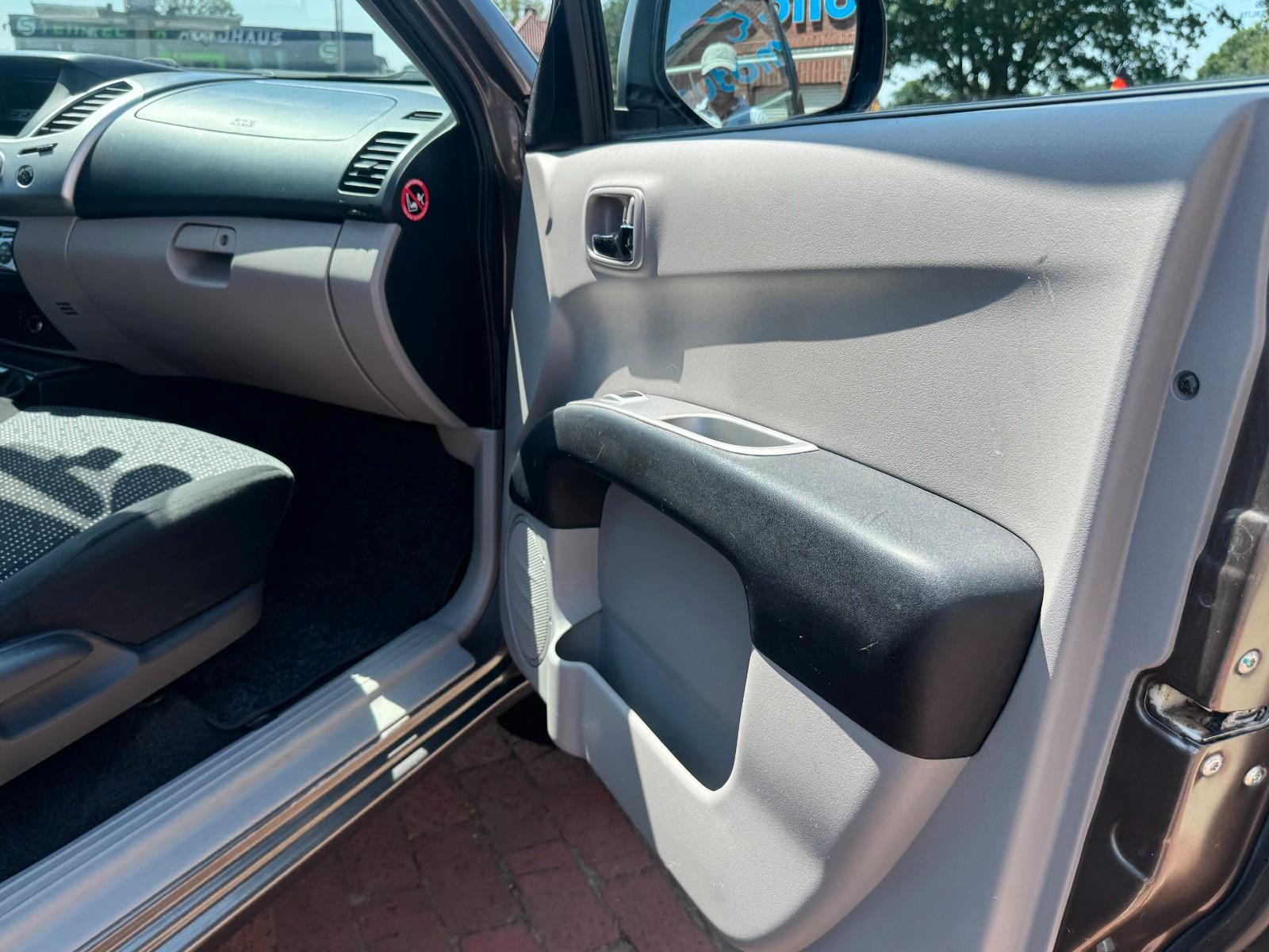 Mitsubishi L200 Intense Doppelkabine 4WD/Hardtop/Klima/