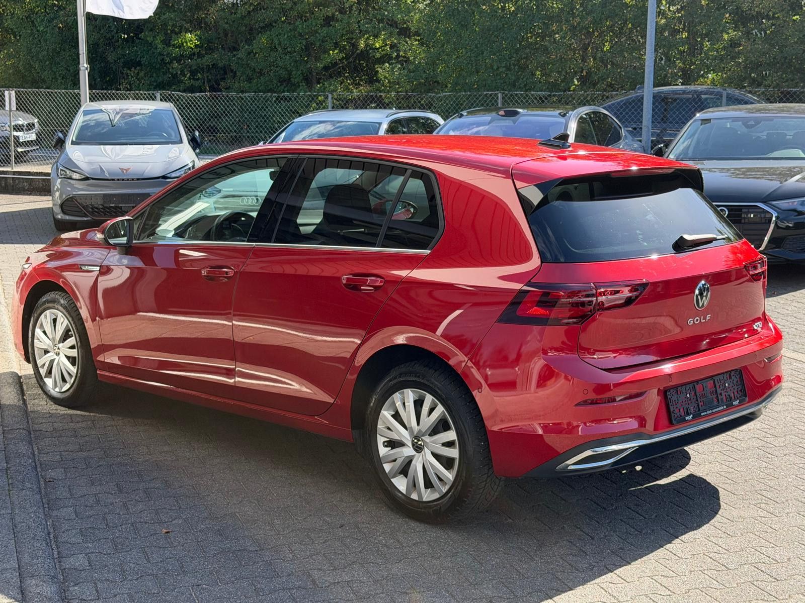 Fahrzeugabbildung Volkswagen Golf 1,5 eTSI Style >VIRTU+MEMO+LED+MASS+SHZ+ACC