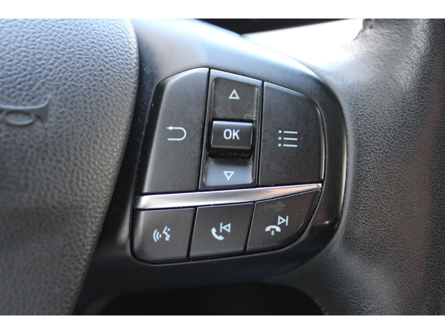 Fahrzeugabbildung Ford Focus Cool & Connect Turnier LED GRA GJR Navi PD
