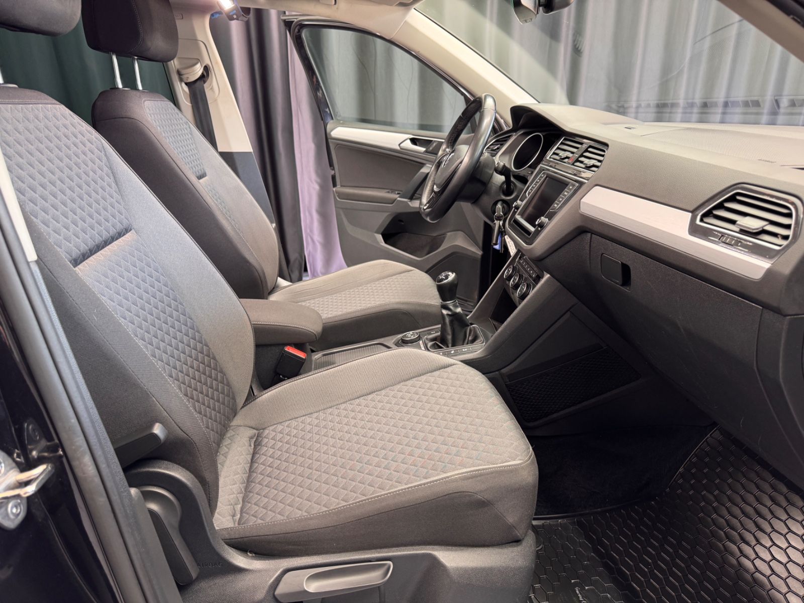 Fahrzeugabbildung Volkswagen Tiguan Comfortline 4Motion|NAVI|KAMERA|1.HAND