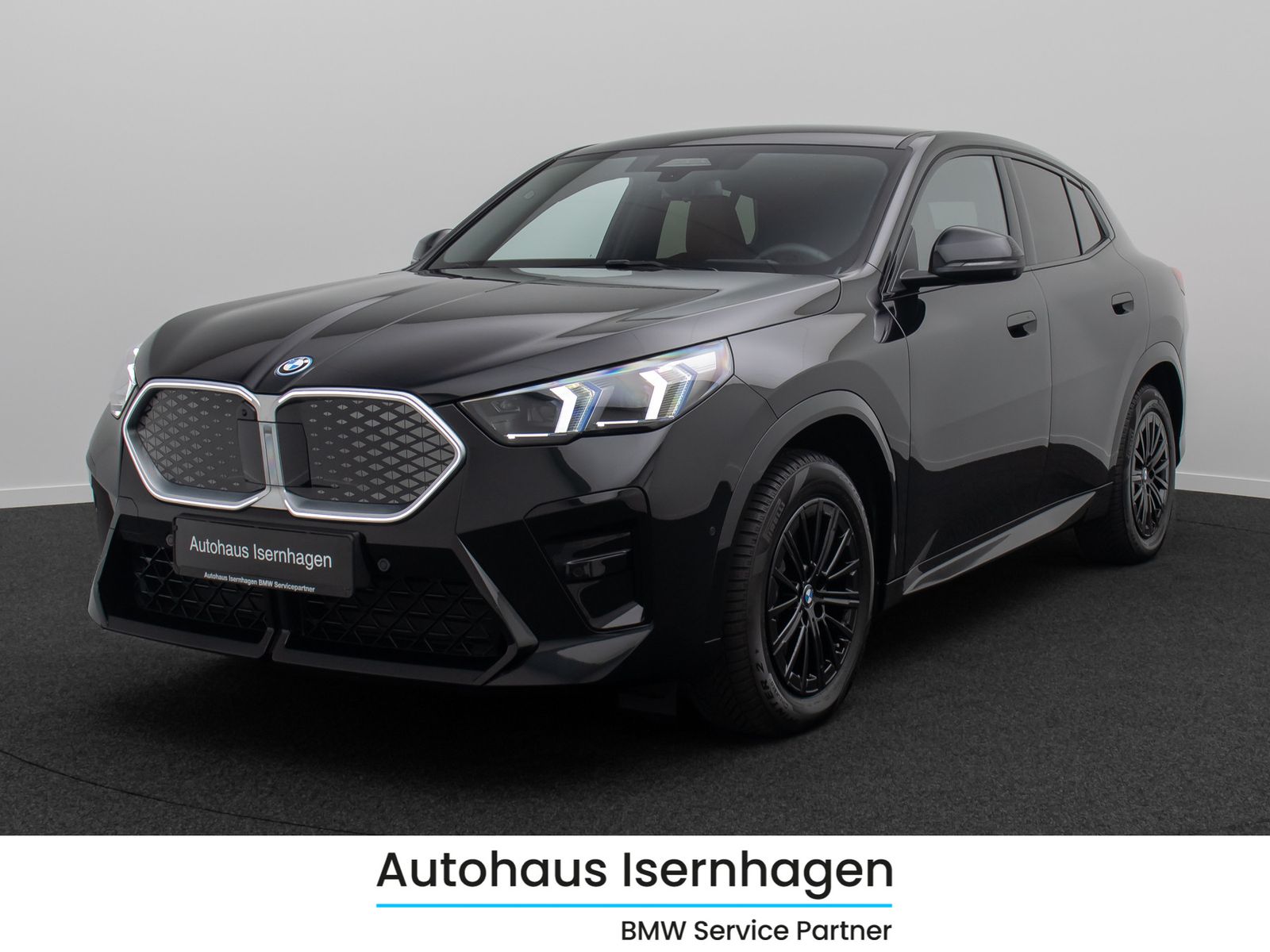 Fahrzeugabbildung BMW iX2 xD30 M Sport 360&deg;HUD DAB H/K Komfort AHK ACC