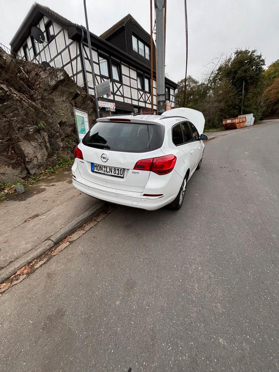Opel Astra 2013 — photo 8