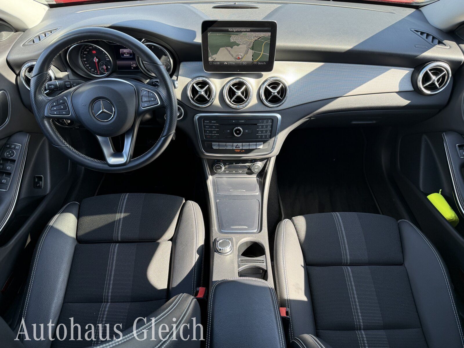 Fahrzeugabbildung Mercedes-Benz CLA 250 Shooting Brake Urban Navi/Distronic/Klim