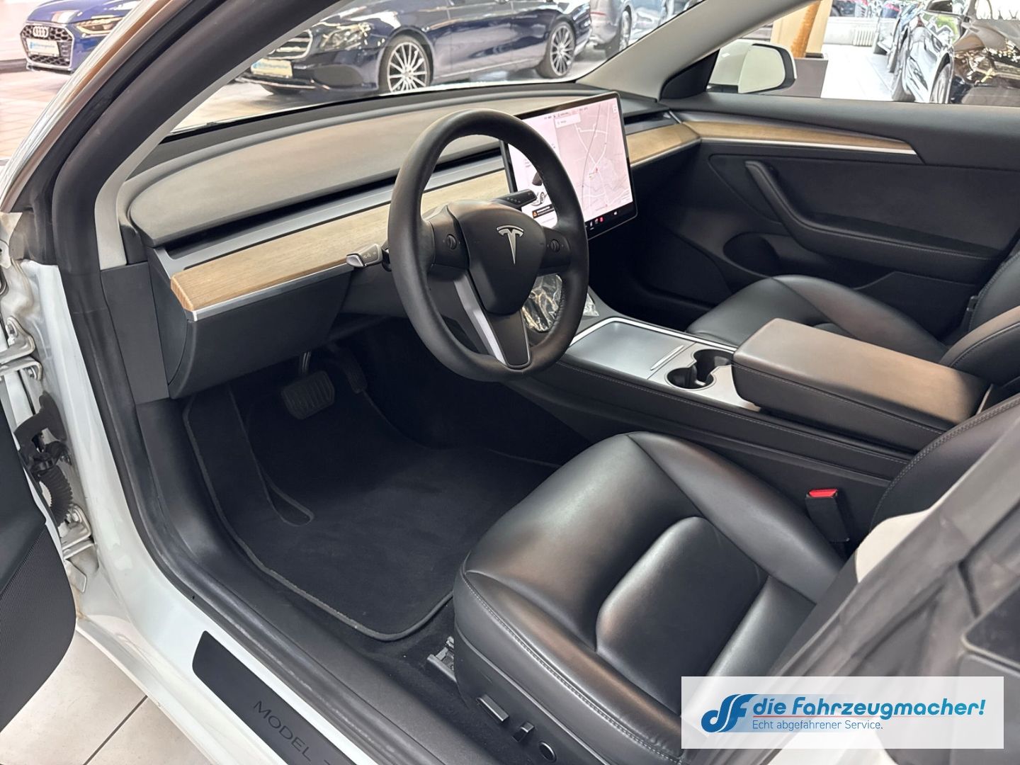 Fahrzeugabbildung Tesla Model 3 Basis RWD Soundsystem ACC El. Heckklappe