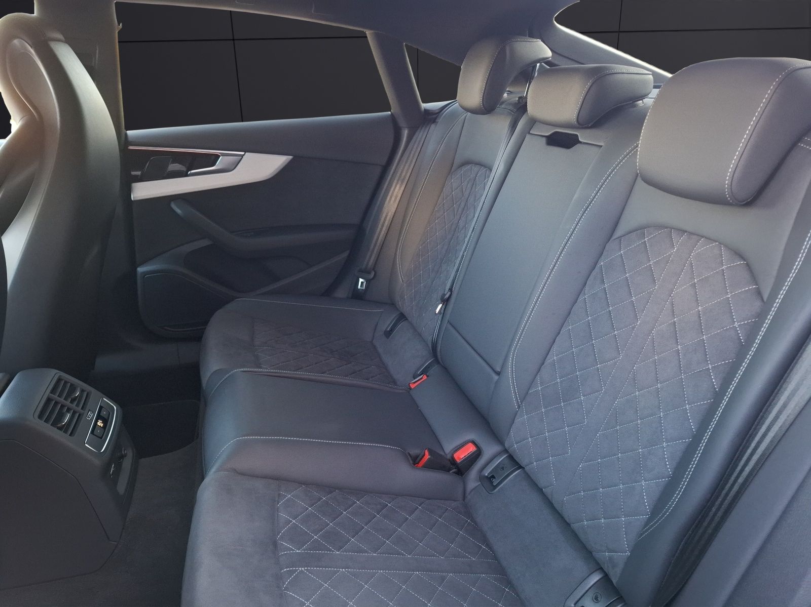 Fahrzeugabbildung Audi S5 Sportback TDI quattro S-tronic Matrix Navi AV