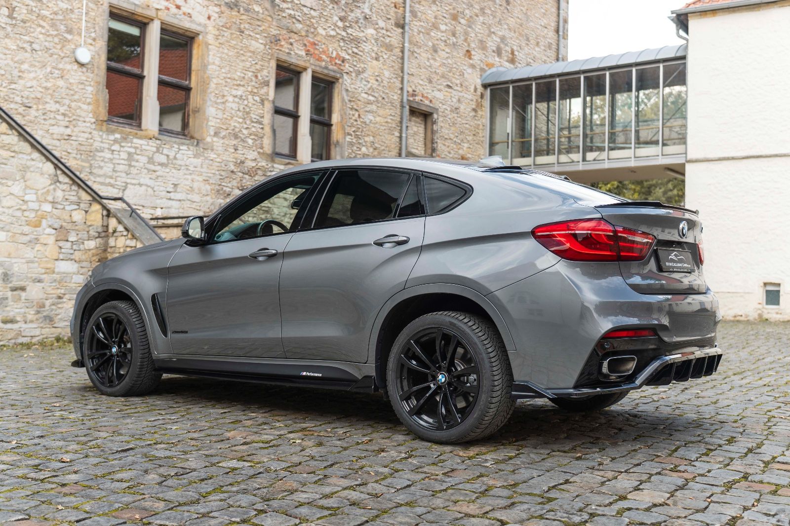 Fahrzeugabbildung BMW X6 xDrive50i M-SPORTPAKET ACC HUD LED 360° H&K