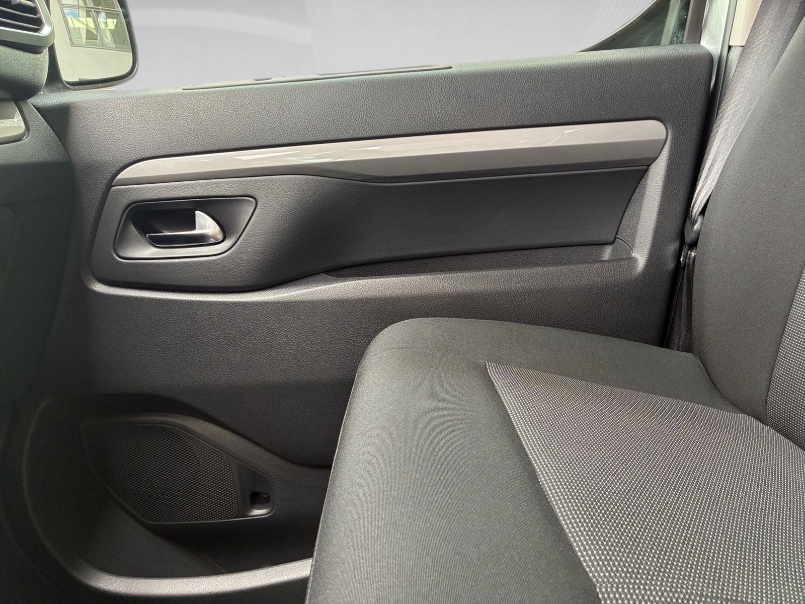Fahrzeugabbildung Opel Zafira Life 2.2 Diesel (L2) Edition M Kamera,LED