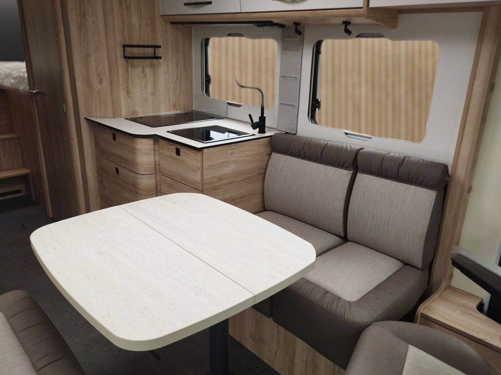 Fahrzeugabbildung Eura Mobil Integra Line IL 720 EF SAT, SOLAR, LUFTFEDERUNG