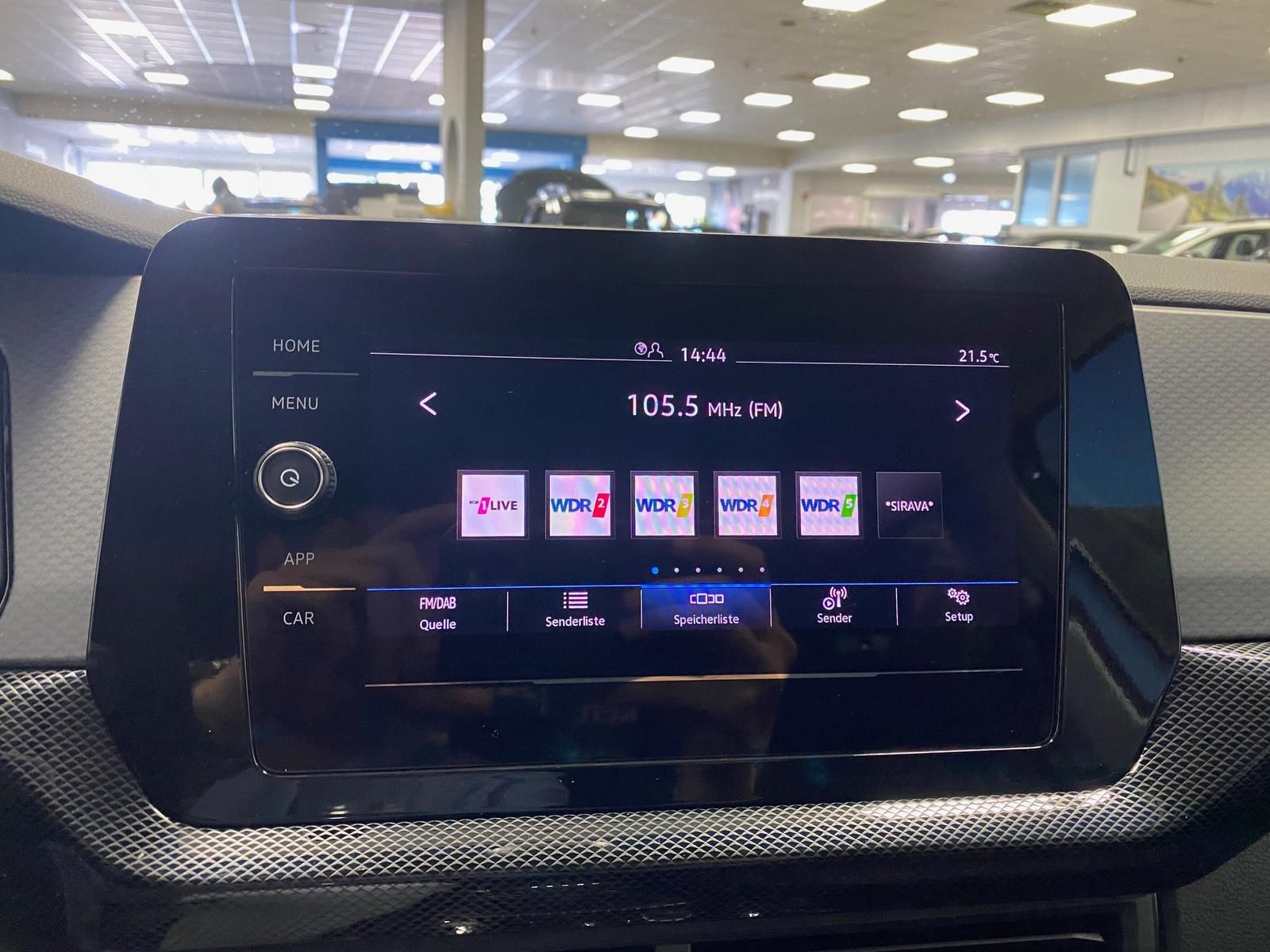 Fahrzeugabbildung Volkswagen T-Cross 1.0 TSI Life+APP+ACC+TOTWINKEL+KAMERA+++