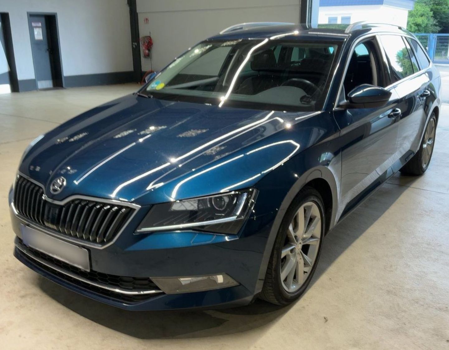 Fahrzeugabbildung SKODA Superb Combi Style 4x4
