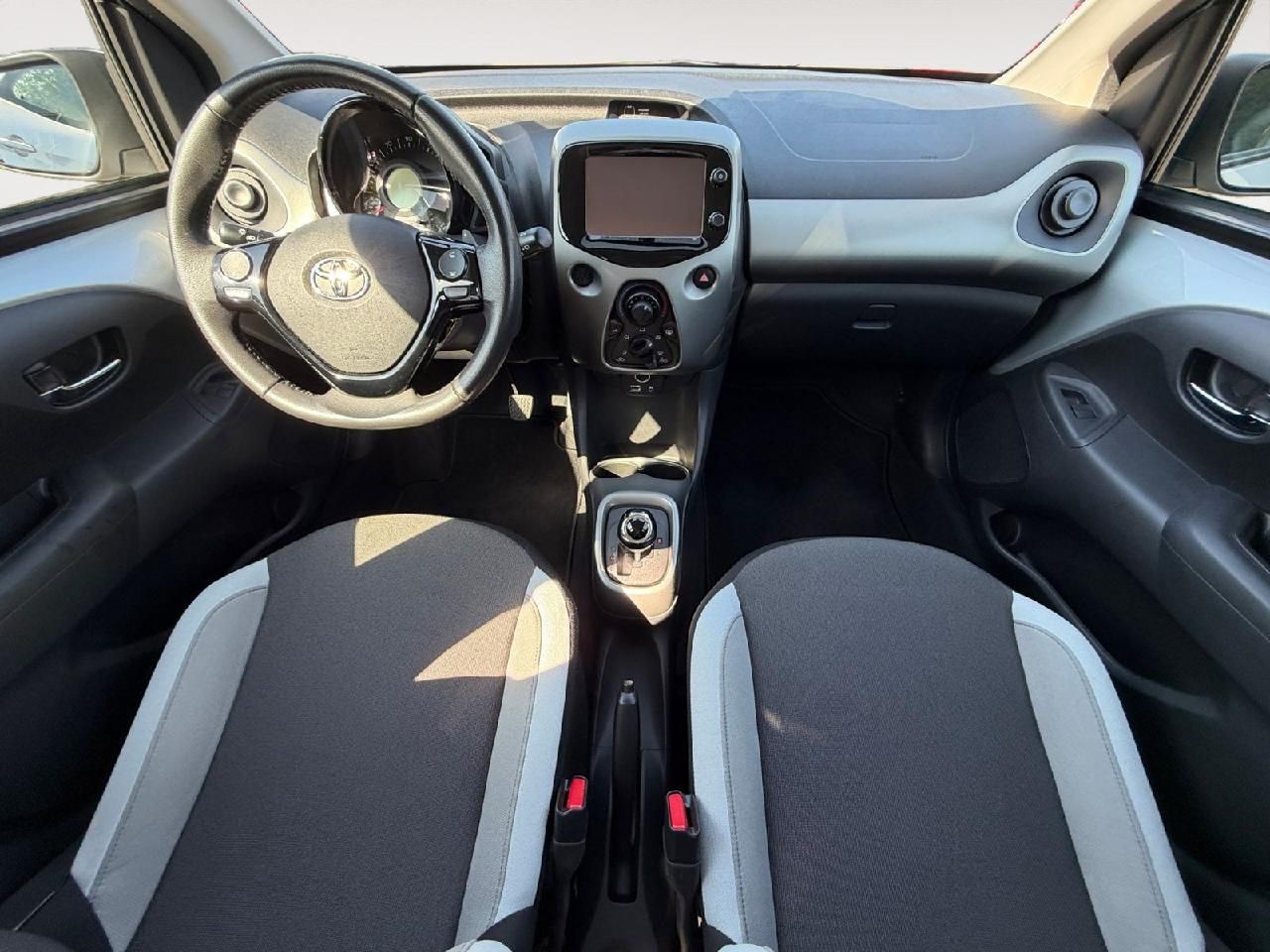 Fahrzeugabbildung Toyota AYGO x-play touch