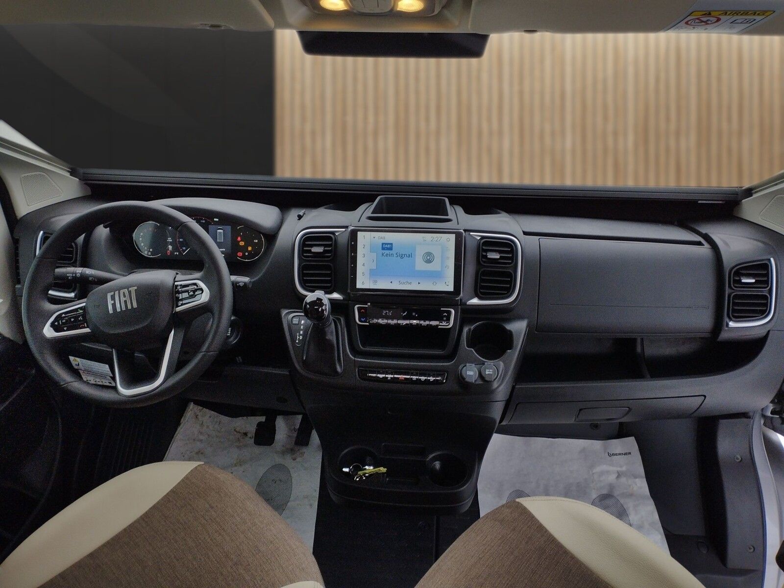 Fahrzeugabbildung Eura Mobil Van V 635 EB Captain-Chair- Sitze, Skyroof, RFK