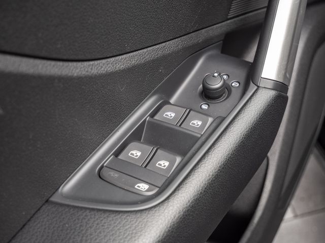 Q2 35 TFSI S tronic PDC SHZ KAMERA NAVI LED