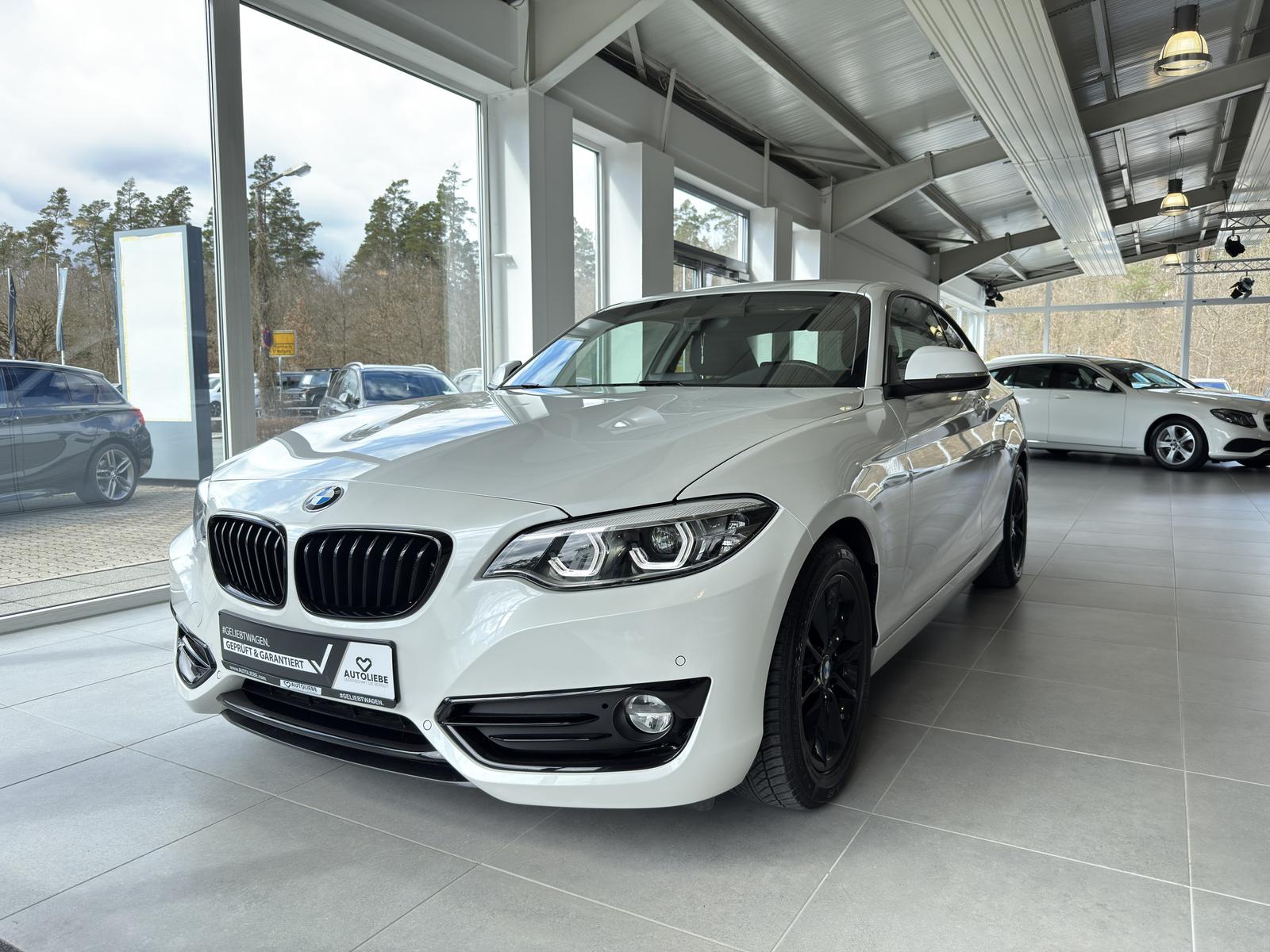 BMW 220 2er Coupe Sport Line AHK*LED*SHZ*PDC*1HAND