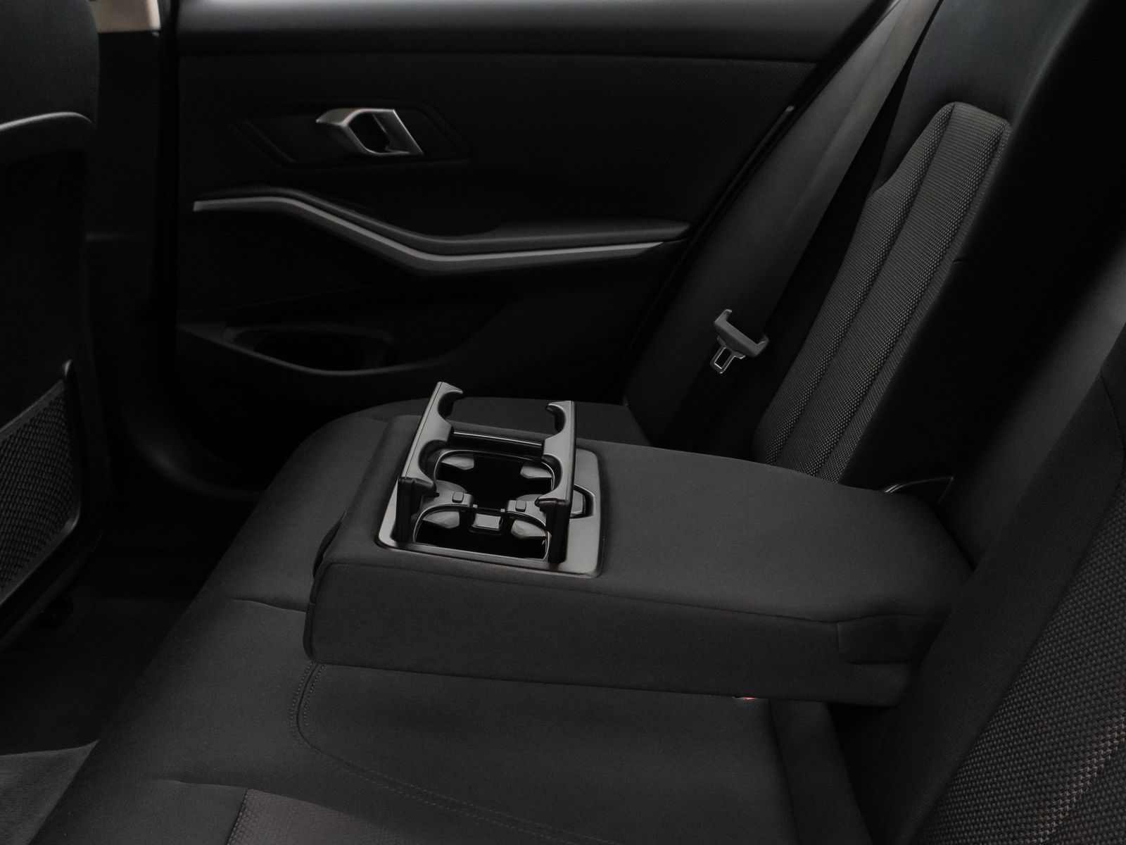 Fahrzeugabbildung BMW 320e DAB HUD Komfort LED Sport Stop&Go 17Zoll