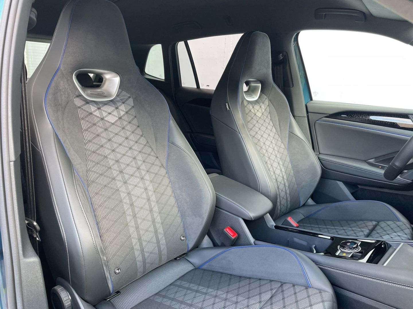 Tiguan 2.0 TDI R-Line Black Style 360°Kamera/AHK