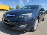 Opel Astra J 1.6 Sport/Klimaautomatik/Euro 5/ - Opel Astra aus 2010: Sport