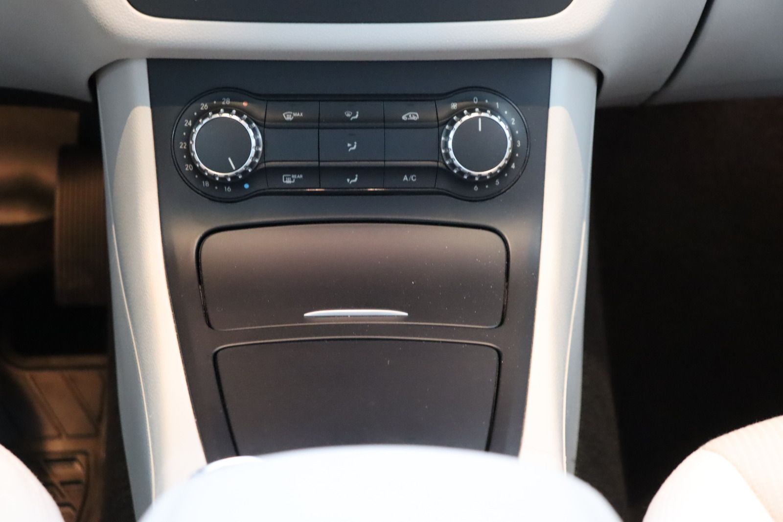 Fahrzeugabbildung Mercedes-Benz B 180 BlueEFFICIENCY * Bi-Xenon * Navi * SHZ *