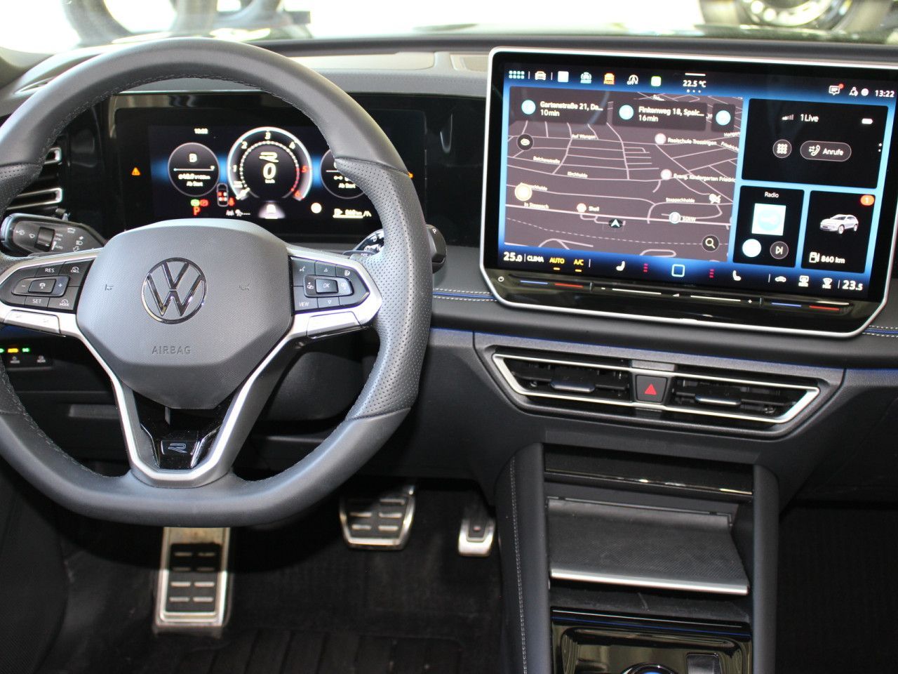 Fahrzeugabbildung Volkswagen Tiguan 2.0 TDI SCR 4M R-Line/360/ACC/AHK/St.Hz
