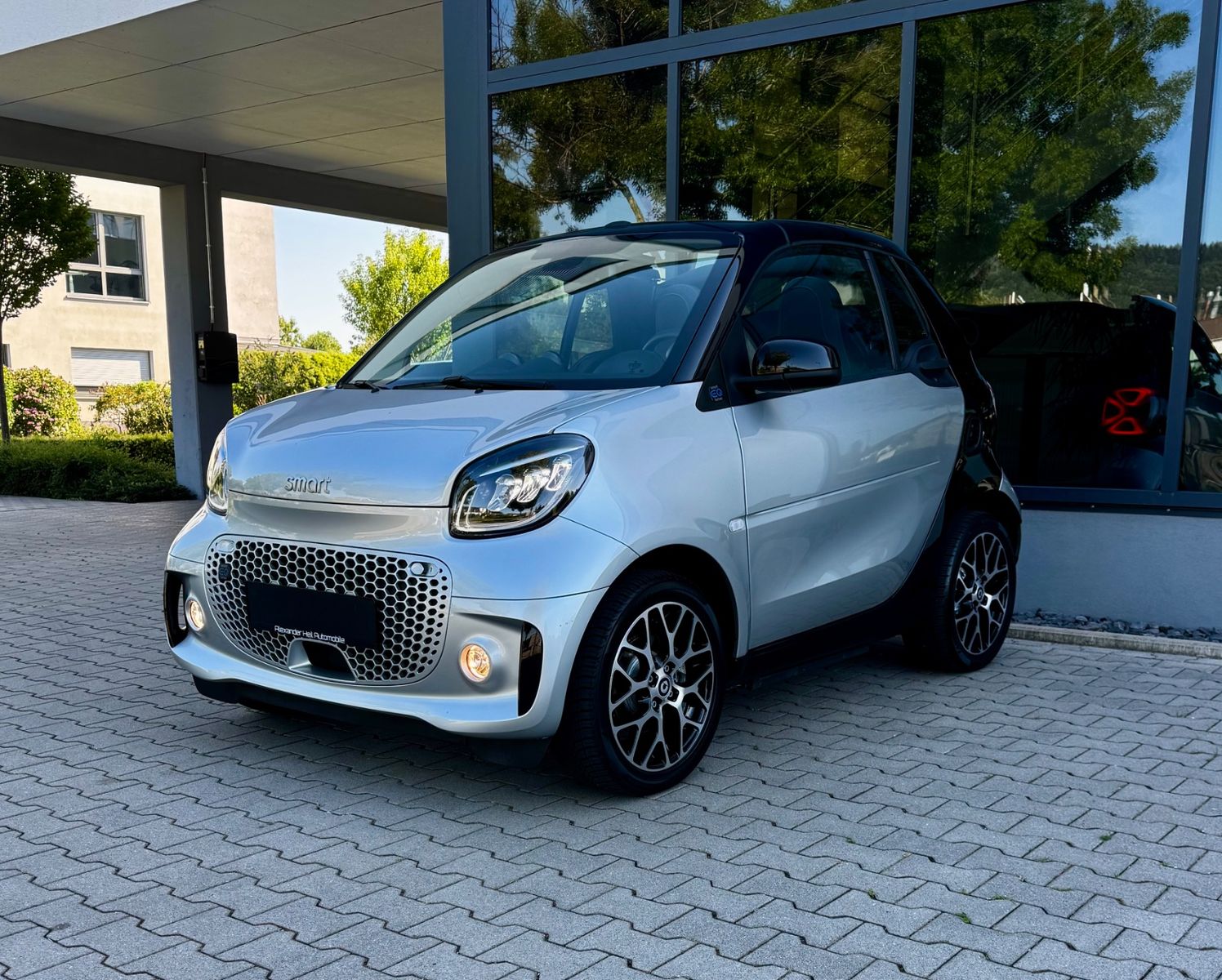Smart ForTwo Cabrio EQ*NUR18.000KM*LED*LEDER*NAV*APPLE