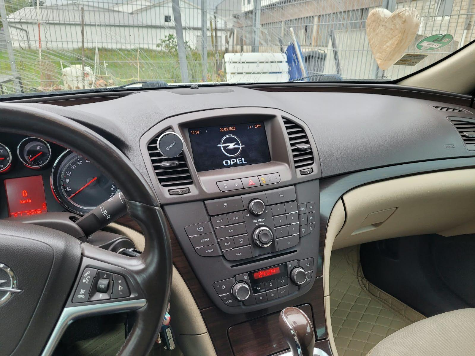 Opel Insignia 2009 — photo 10