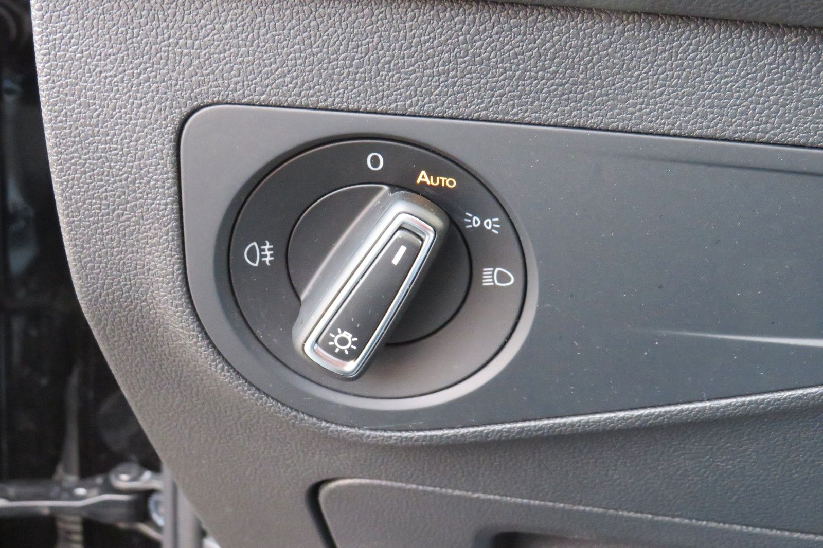 Fahrzeugabbildung Volkswagen Tiguan Life TDI DSG AHK NAVI KAMERA LED ACC GJ