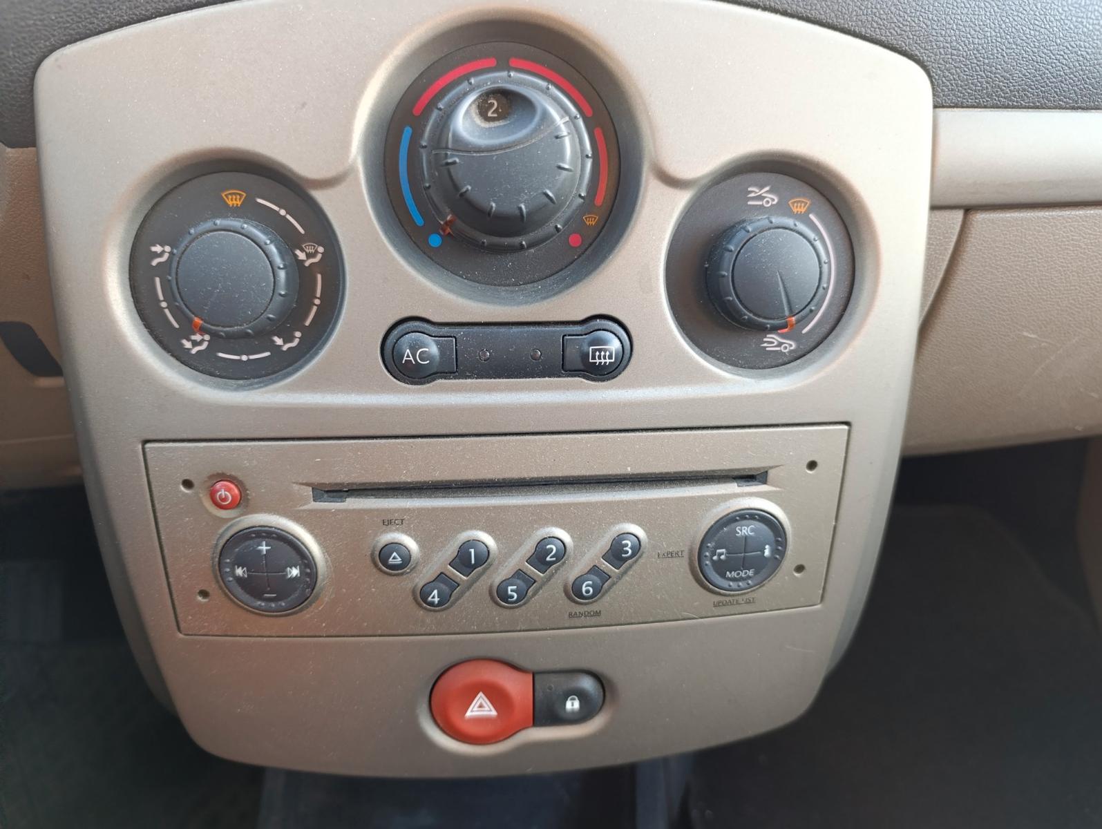 Renault Clio 2009 — photo 14