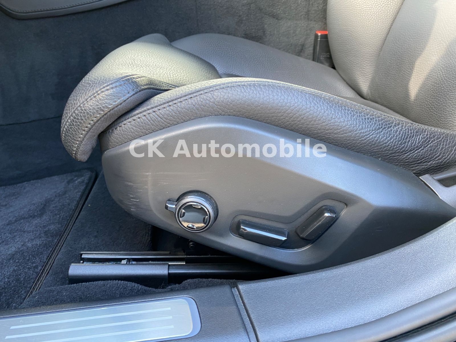 Fahrzeugabbildung Volvo V90 B5 Ultimate Dark AWD/BLIS/Pano/Head-Up/AHK