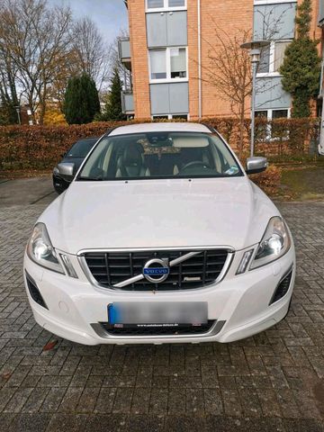 Volvo XC60 2.4 D5   R Design