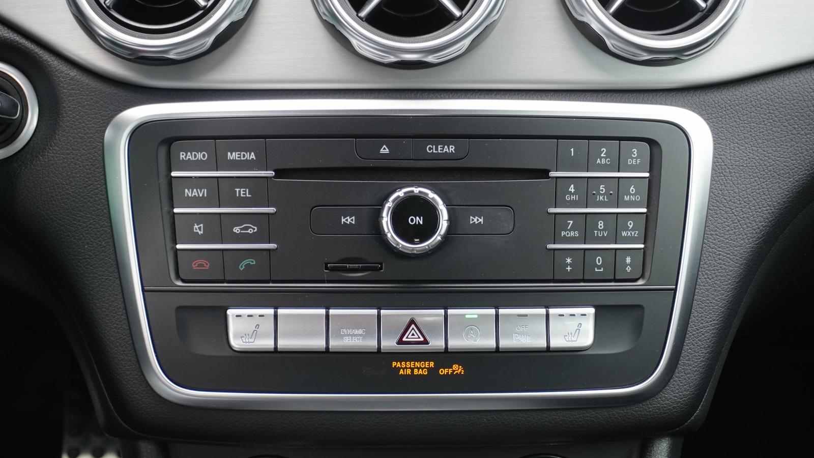 Mercedes-Benz GLA 180 Autom. AMG Line LED Navi AHK Alcantara