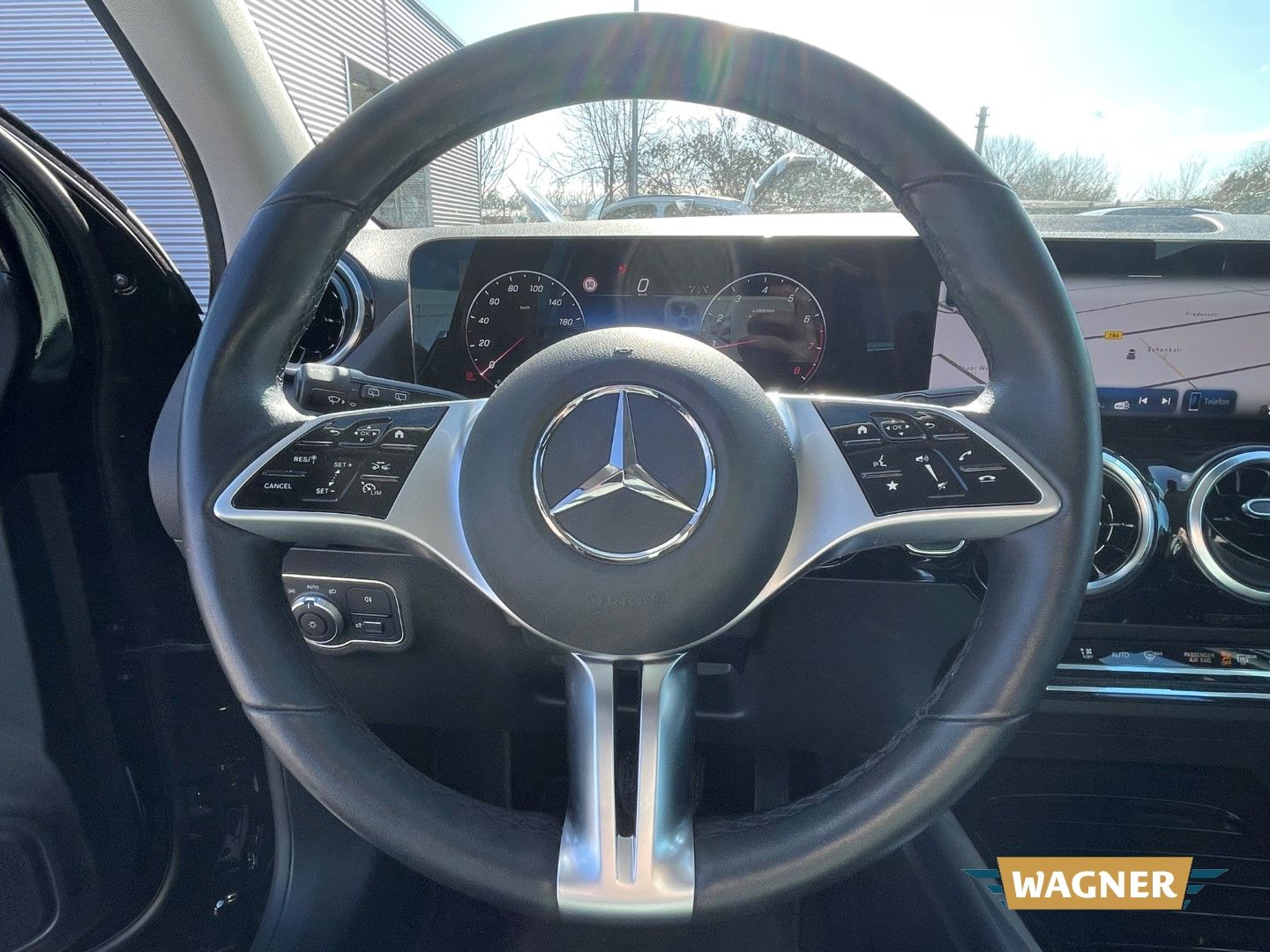 Fahrzeugabbildung Mercedes-Benz GLA 180 LED Navi Sitzheizung Frontschaden