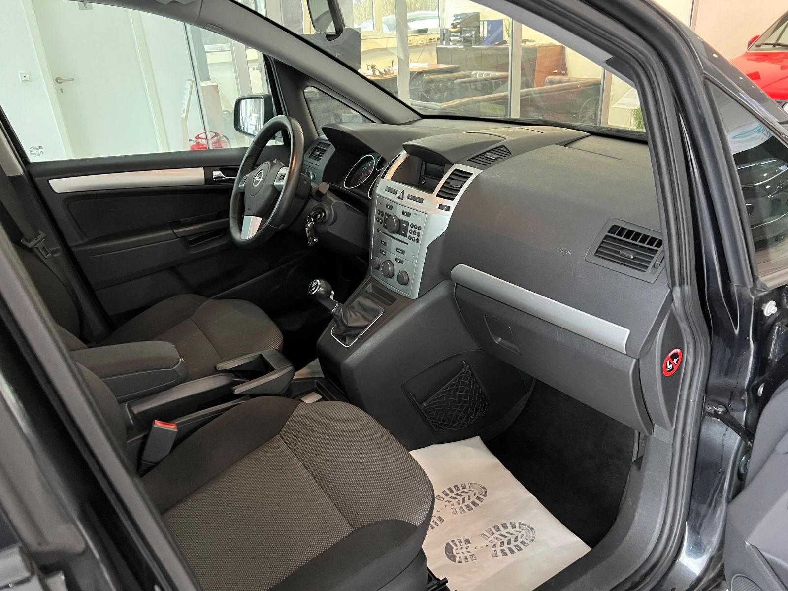 Fahrzeugabbildung Opel Zafira B Family 1.8 * 1.HAND* 7.Sitzer *