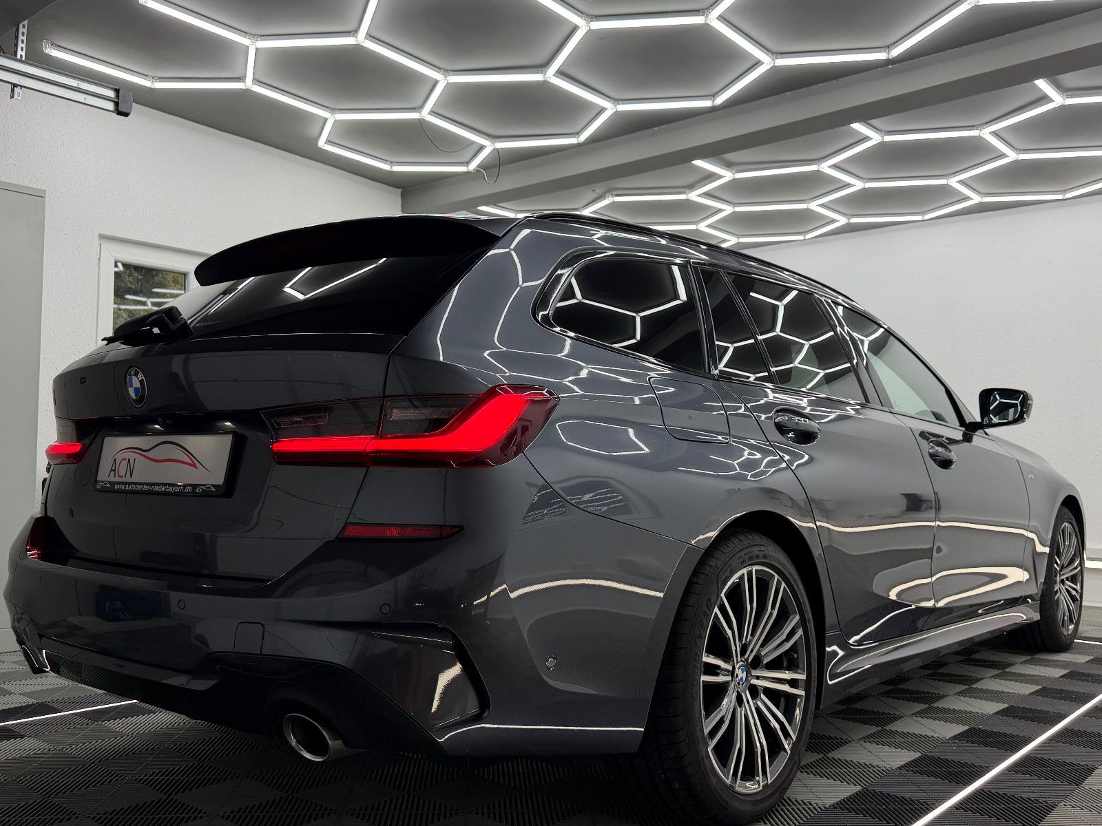 Fahrzeugabbildung BMW 320 d xDrive M SPORT/LED/HuD/H&K/AHK/ACC/VIRCO