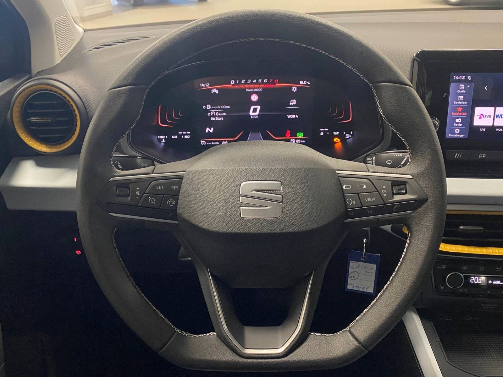 Fahrzeugabbildung SEAT Arona 1.0 TSI DSG STYLE+5 JAHRE GARANTIE+AHK+LED