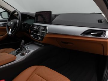 Fahrzeugabbildung BMW 530d Tour HUD ACC Kamera DAB  Komfortzugang