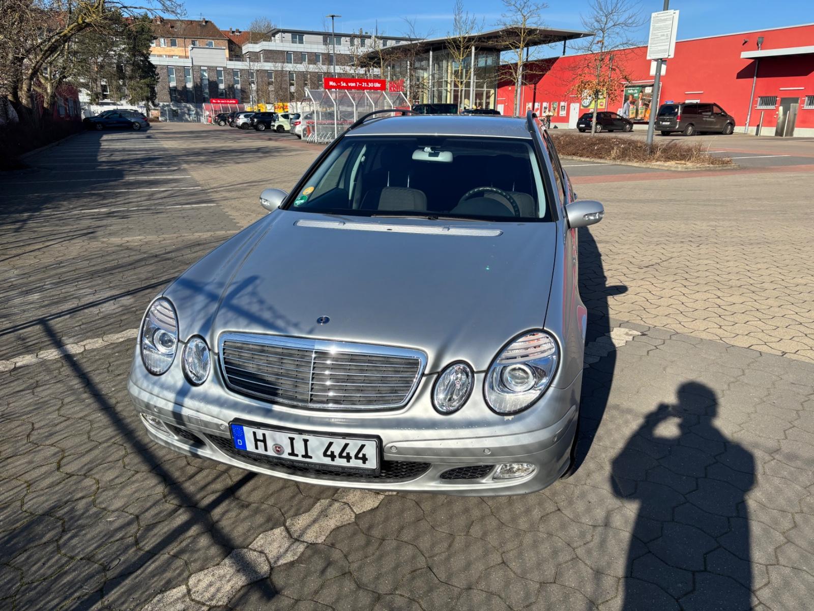 Mercedes-Benz E200 2005 — photo 8