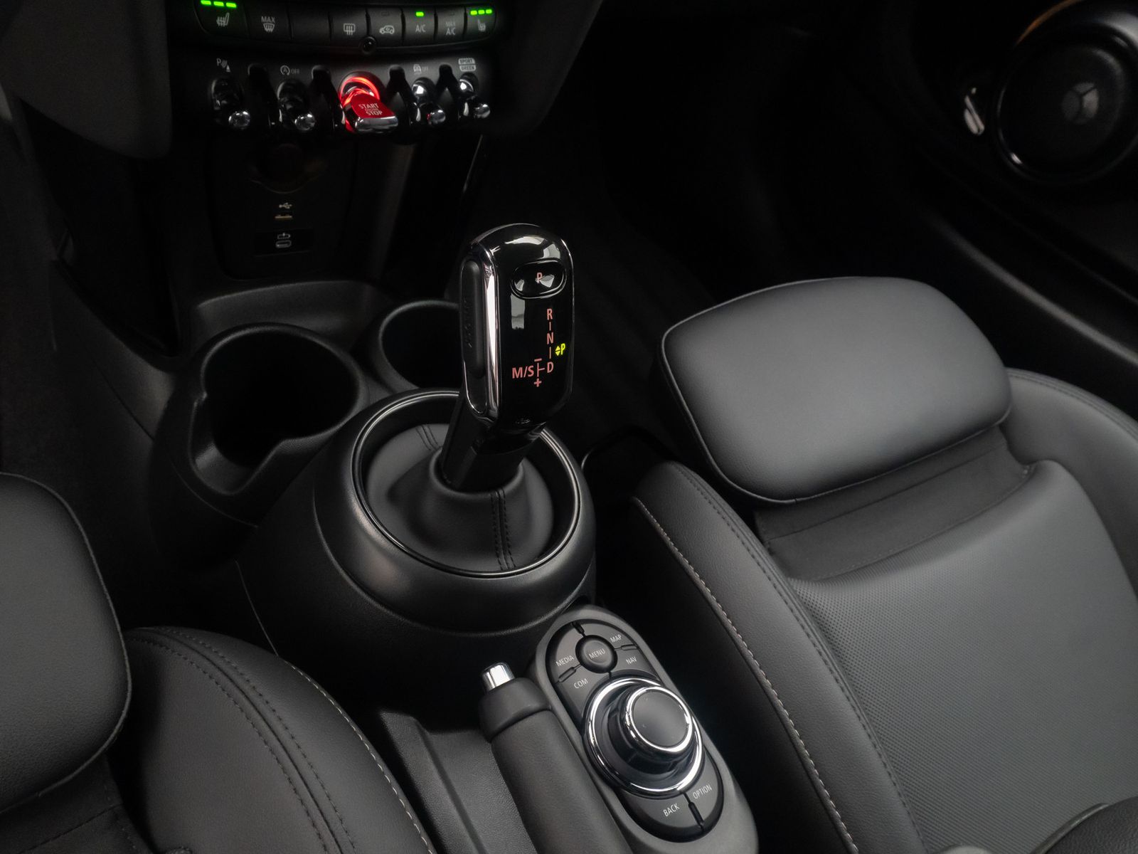 Fahrzeugabbildung MINI Cooper S Cabrio DAB Kamera HUD H/K Komfort Voll