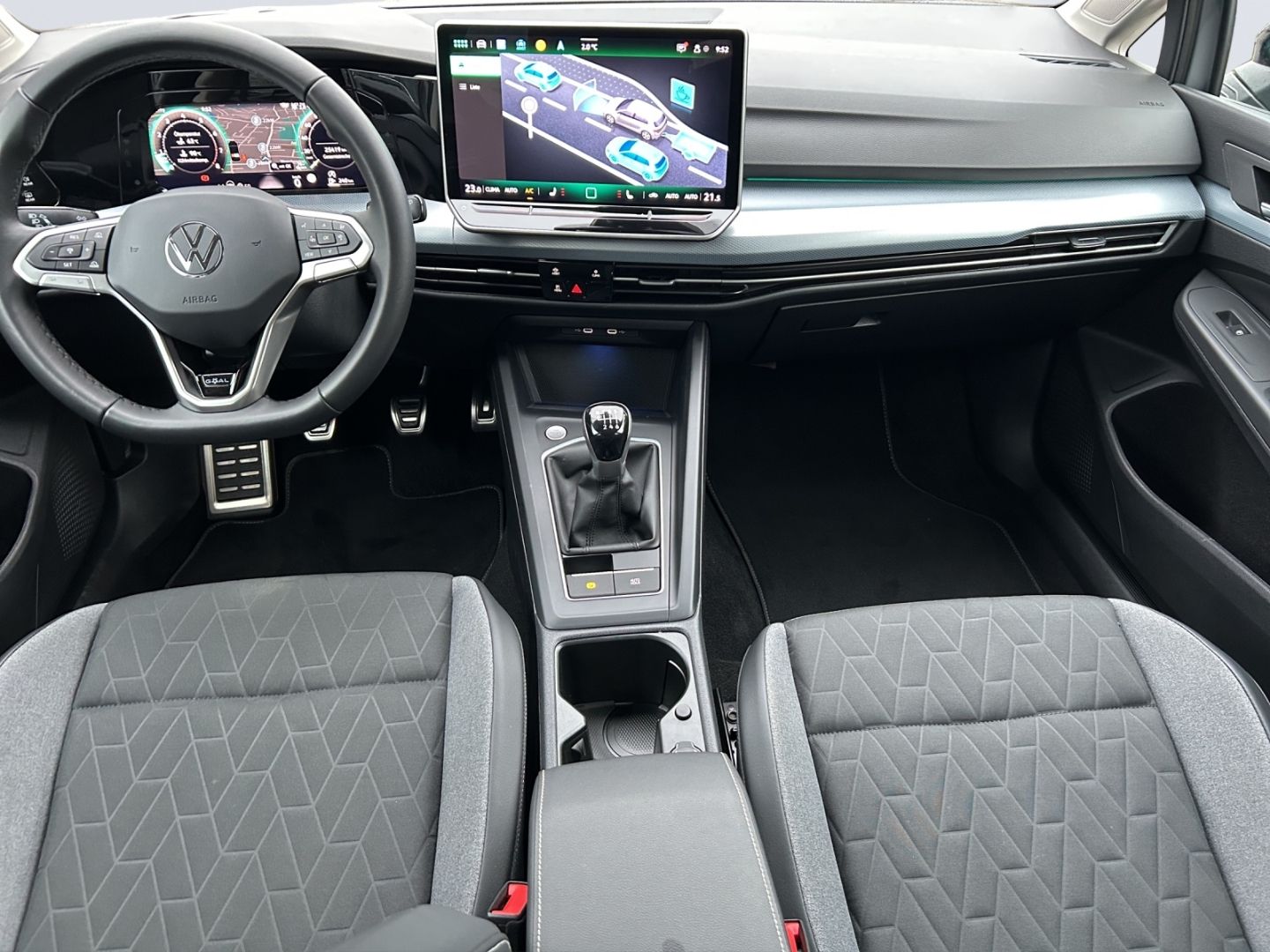 Golf VIII 1.5 TSI Schalter 85kW LED AHZV App-Con