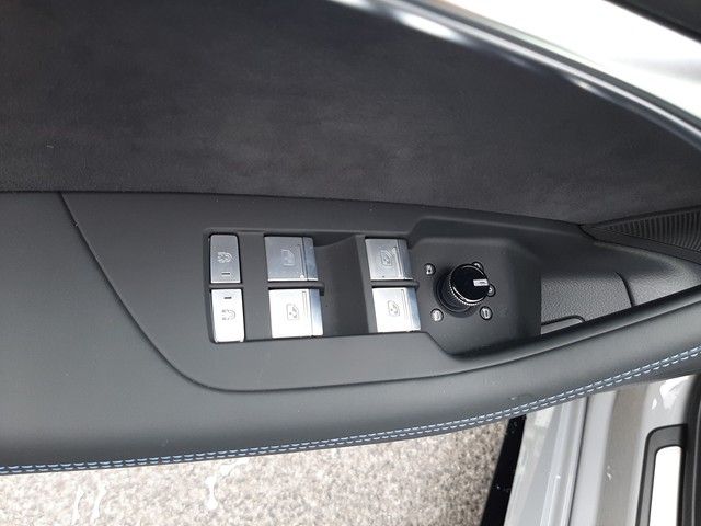 Fahrzeugabbildung Audi RS 6 Avant tiptronic HD Matrix B&O Pano Navi